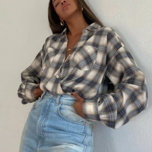 NWT Oversized Flannel VNeck Cropped Shirt - Picture 2 of 9